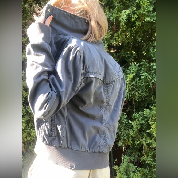 Bench Jacket - Picture 3 of 7